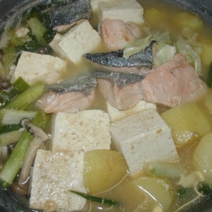 北海道の郷土料理☆鮭とじゃが芋の石狩鍋
